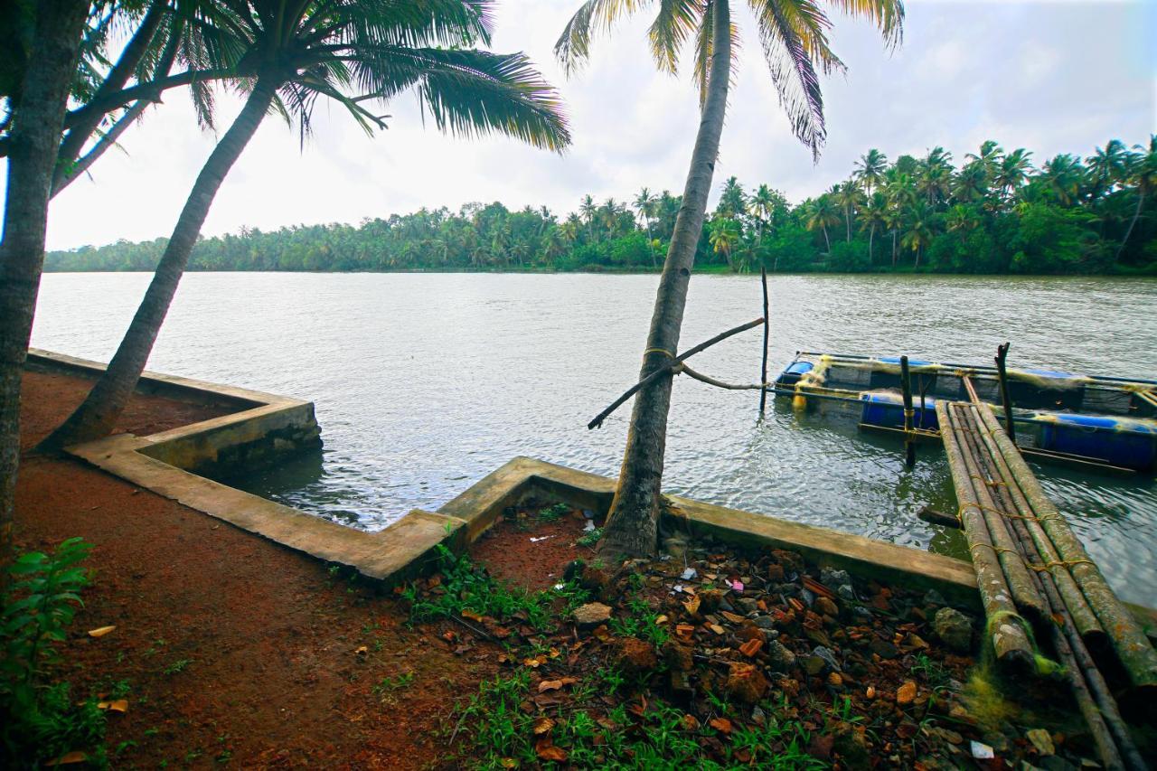 Munroe Lagoons 科兰 外观 照片